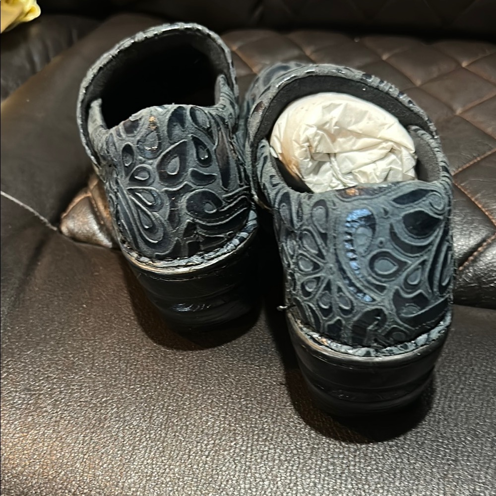 b.o.c. Black Embossed clogs NEW